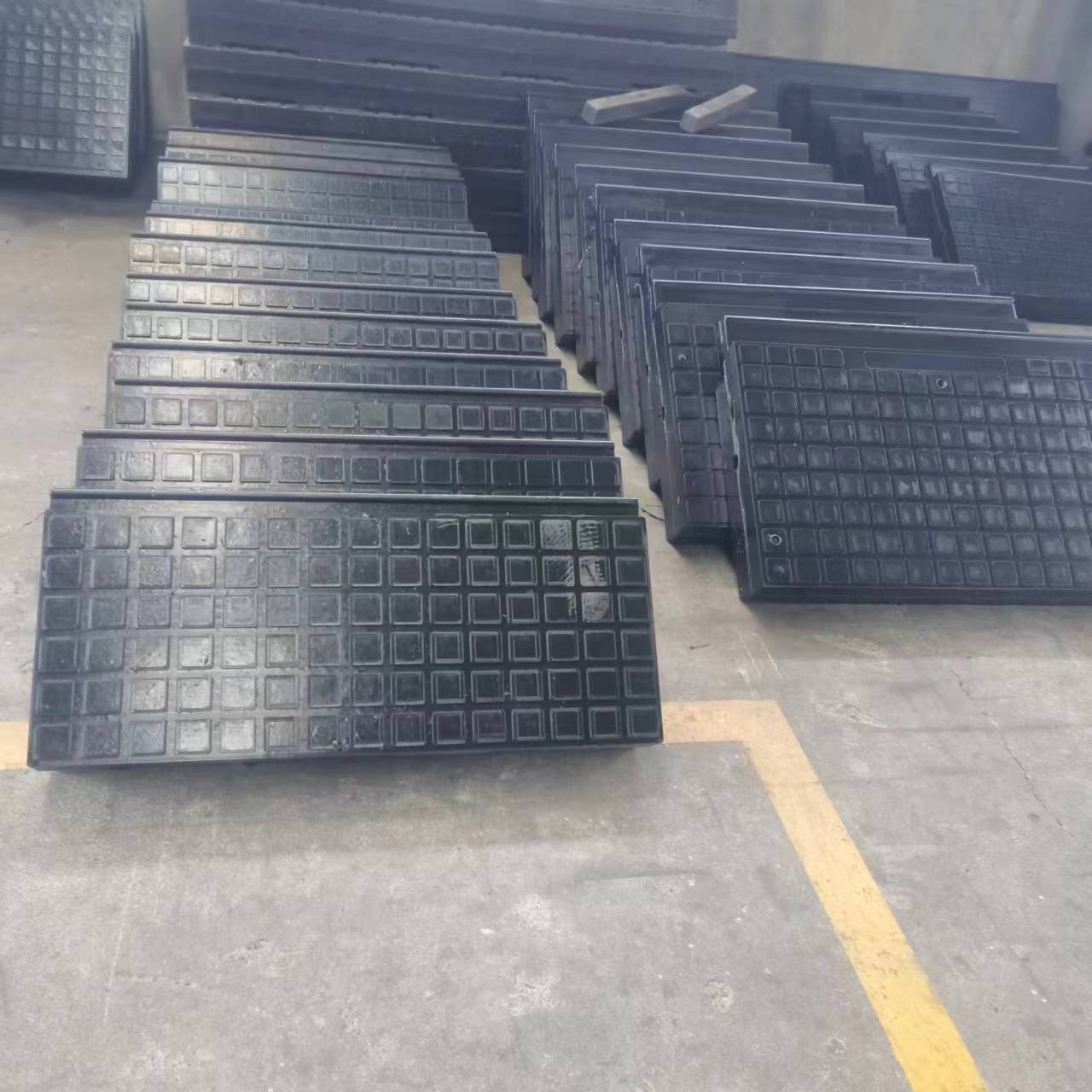 橡胶道口板的产品结构与材质